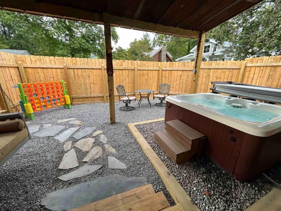 Blissful Nook Tiny Home ~ Cozy Retreat W/ Hot Tub; Near Town And Deep Creek Bryson City Exterior foto